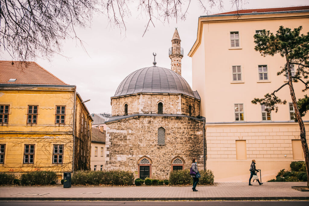 A pécsi Jakováli Hasszán pasa dzsámija, oszmán kori mecset megőrzött minarettel