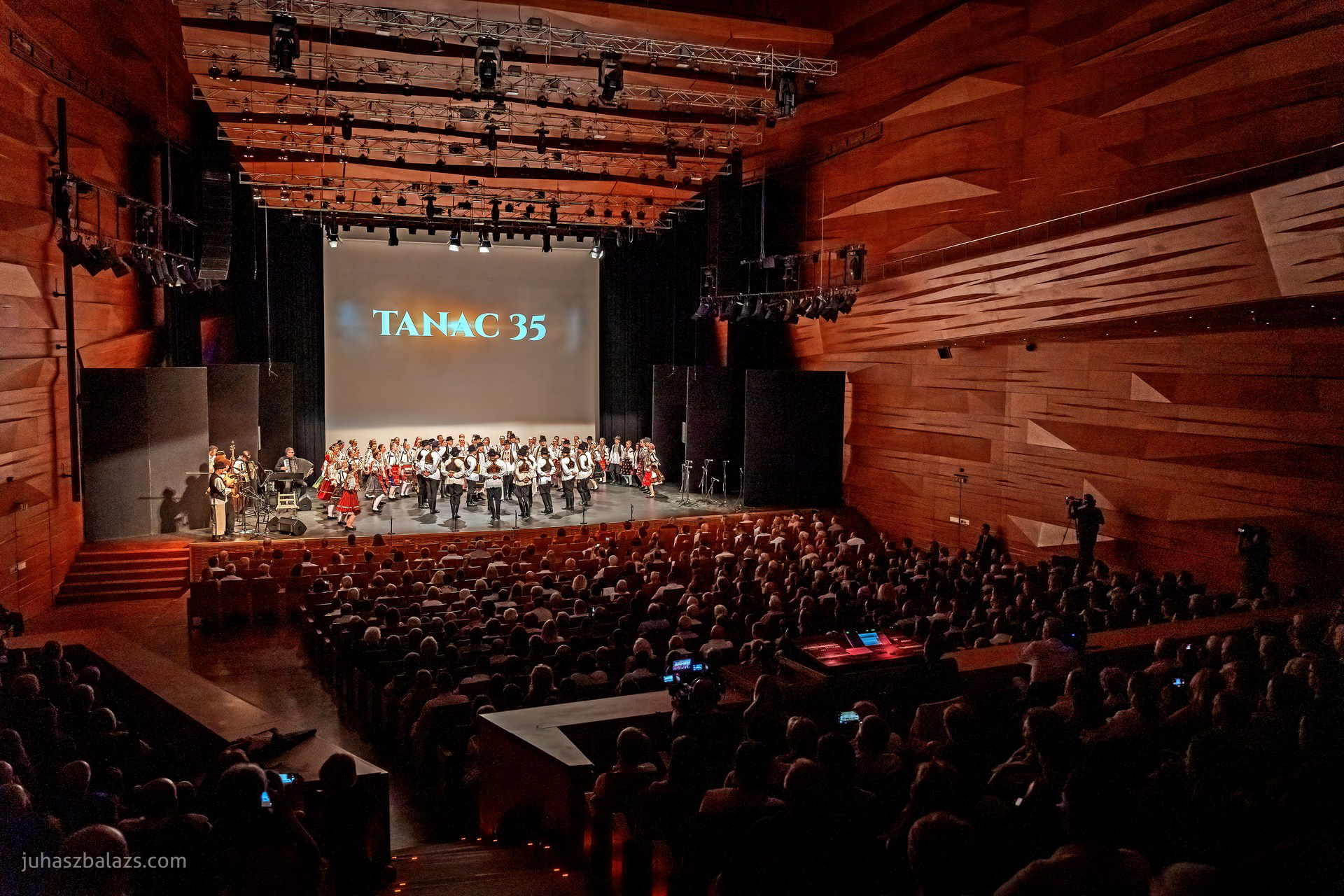 Karácsonyi koncert - Božićni koncert