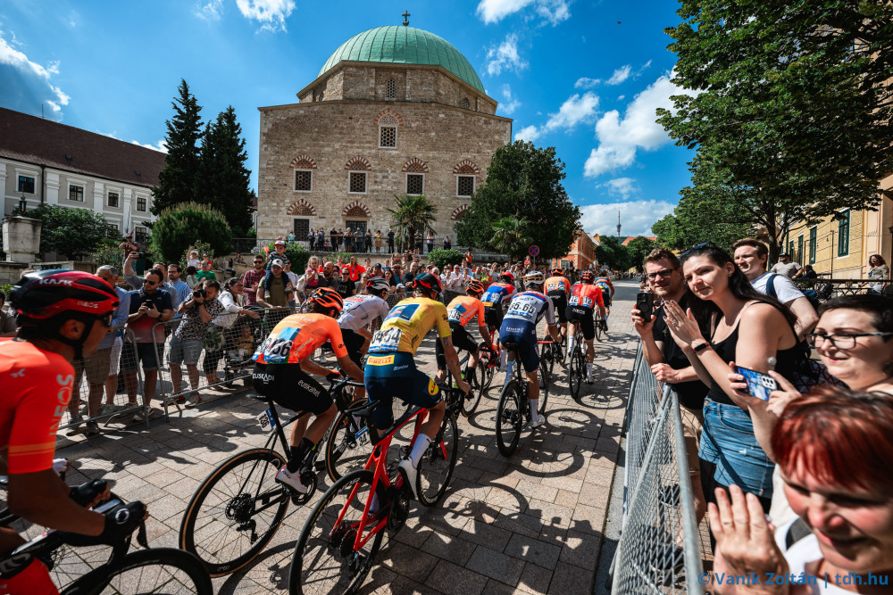 Tpur de Hongrie 2024 mezőny Széchenyi tér