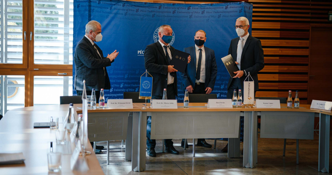 Együttműködési megállapodást kötött a Pécsi Tudományegyetem és az AstraZeneca