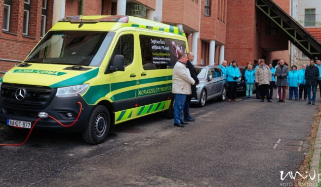 Új koraszülött mentőautó állhat szolgálatba Pécsen